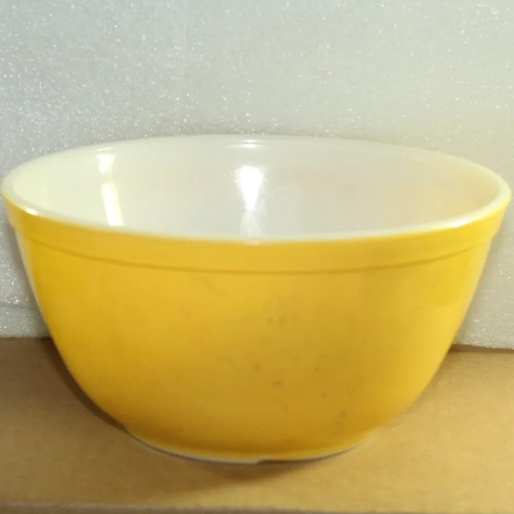 Vintage PYREX Yellow 402 1 1/2 QT Nesting Mixing Bowl Primary Color Made in USA
